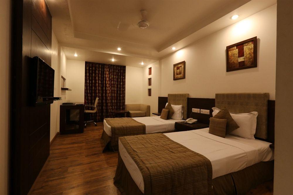 Hotel Le Roi Near New Delhi Railway Station Exterior photo