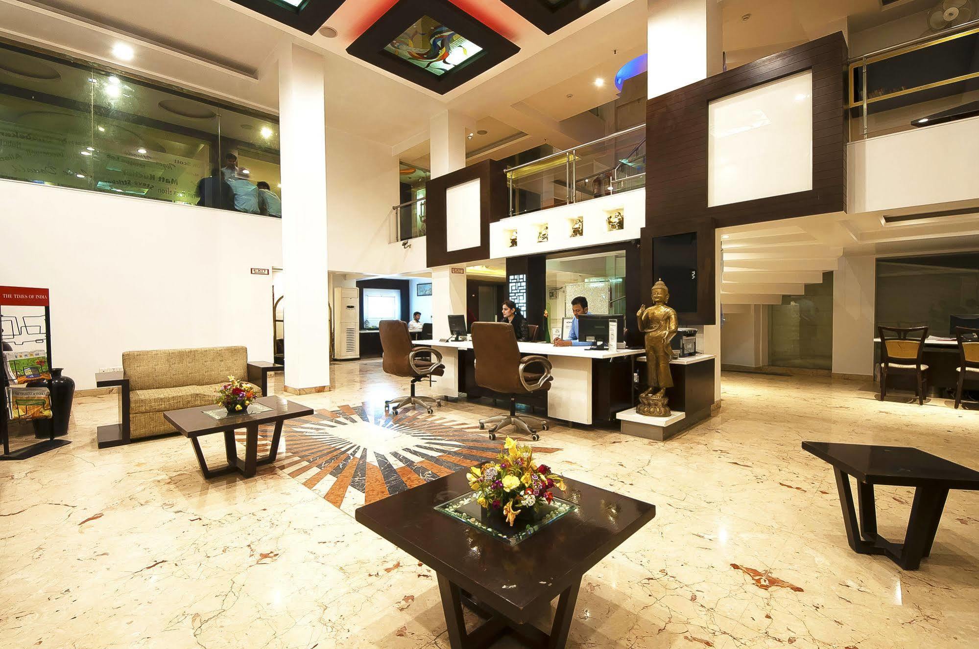 Hotel Le Roi Near New Delhi Railway Station Exterior photo