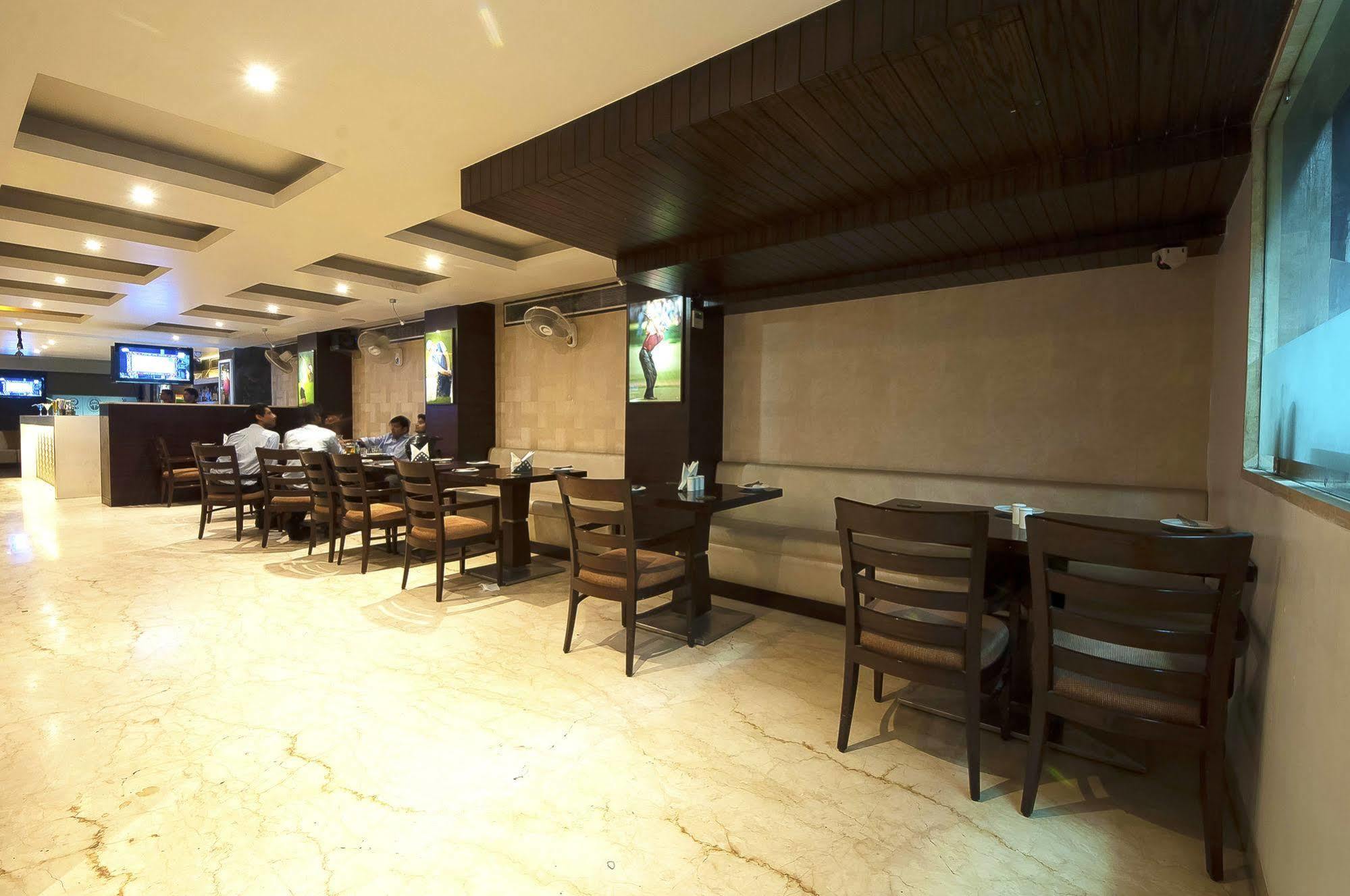 Hotel Le Roi Near New Delhi Railway Station Exterior photo