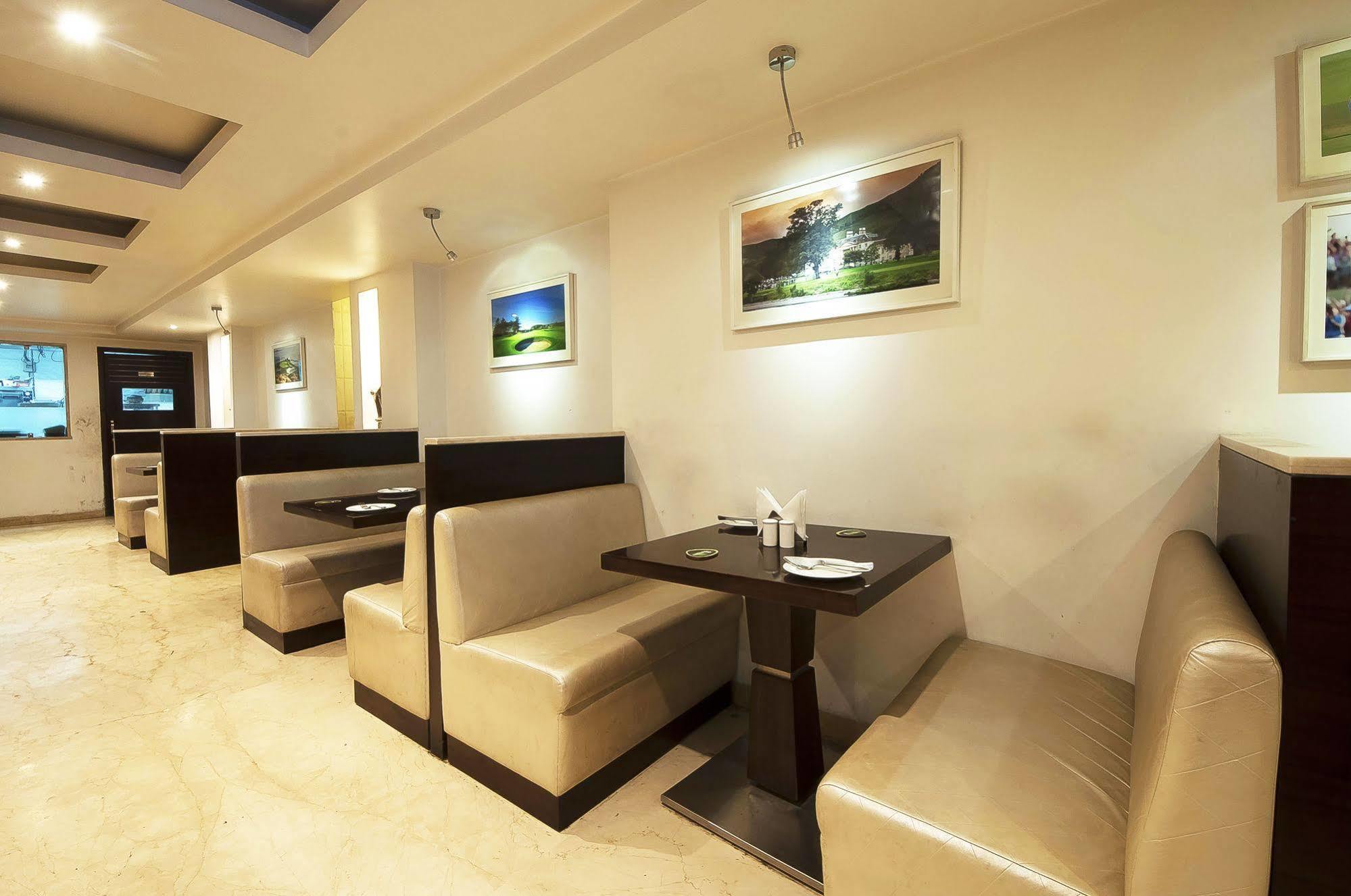 Hotel Le Roi Near New Delhi Railway Station Exterior photo