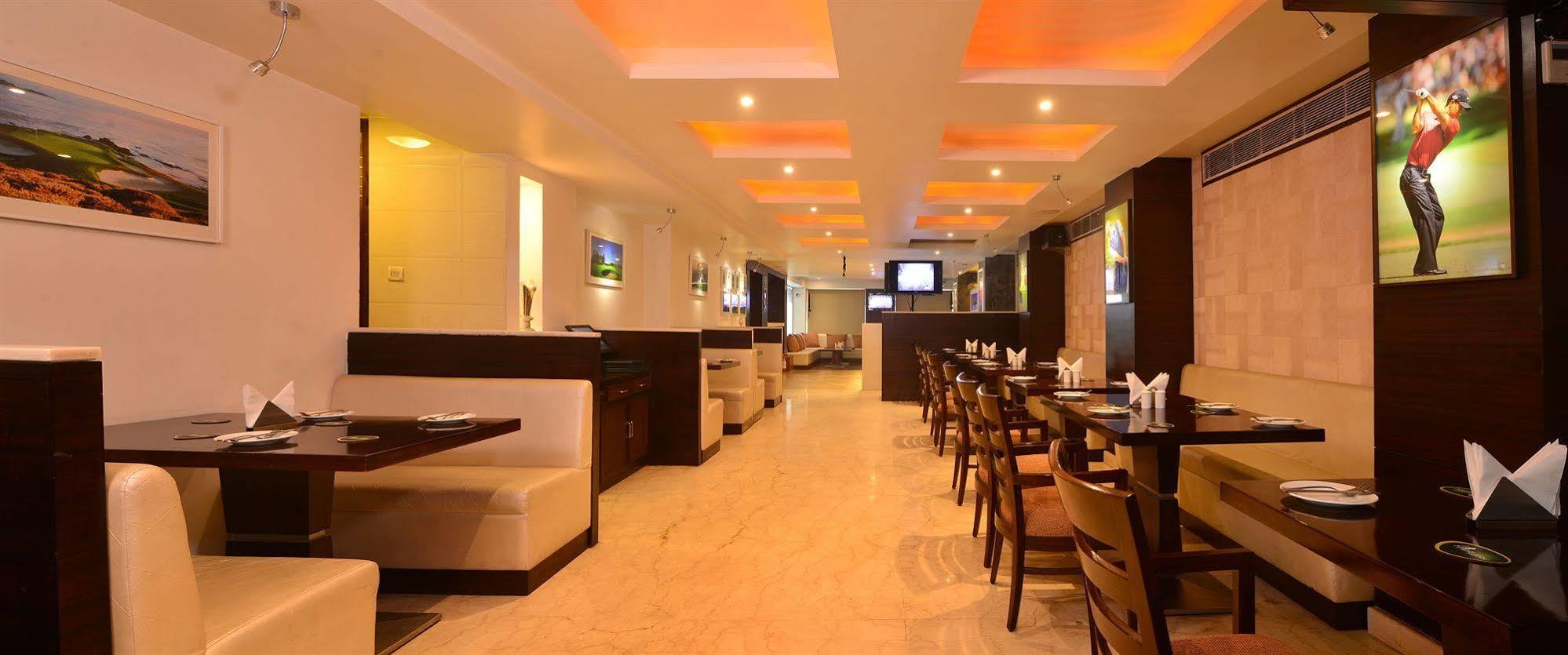 Hotel Le Roi Near New Delhi Railway Station Exterior photo
